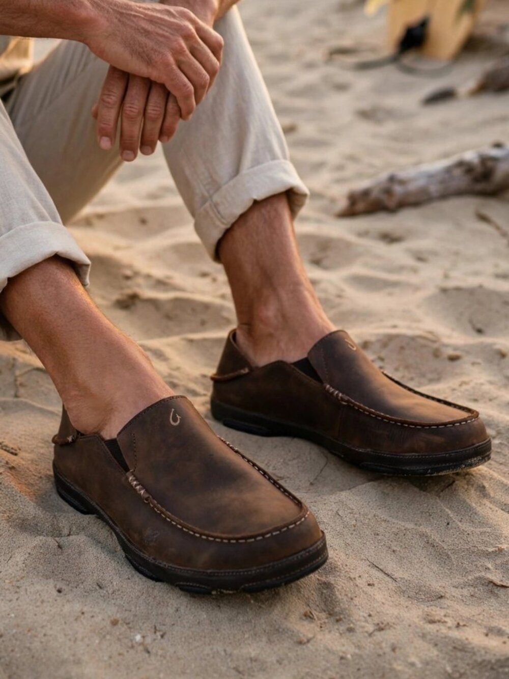 OluKai Moloa Men’s Antique Leather Loafers Shoes $140 Dk Wood/ Dk Wood